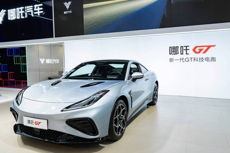 佛山126哪吒汽车在智能汽车领域的表现，领途汽车在新能源汽车市场中的影响力